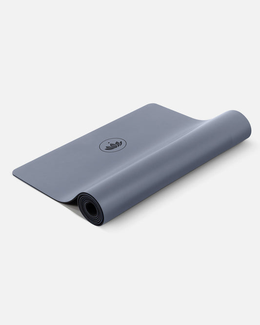 Indigo Dust - Yogamatte PURE halb aufgerollt, Ansicht Oberfläche | Lotuscrafts