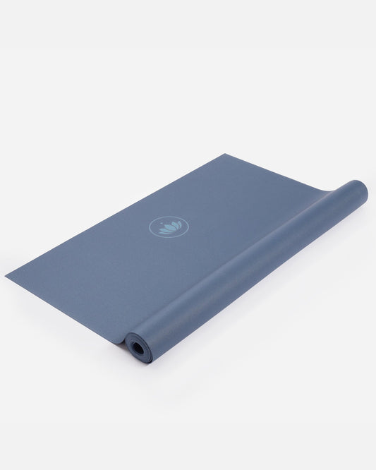Indigo Dust - Yogamatte Arise Travel Ansicht von schräg Oben halb aufgerollt | Lotuscrafts
