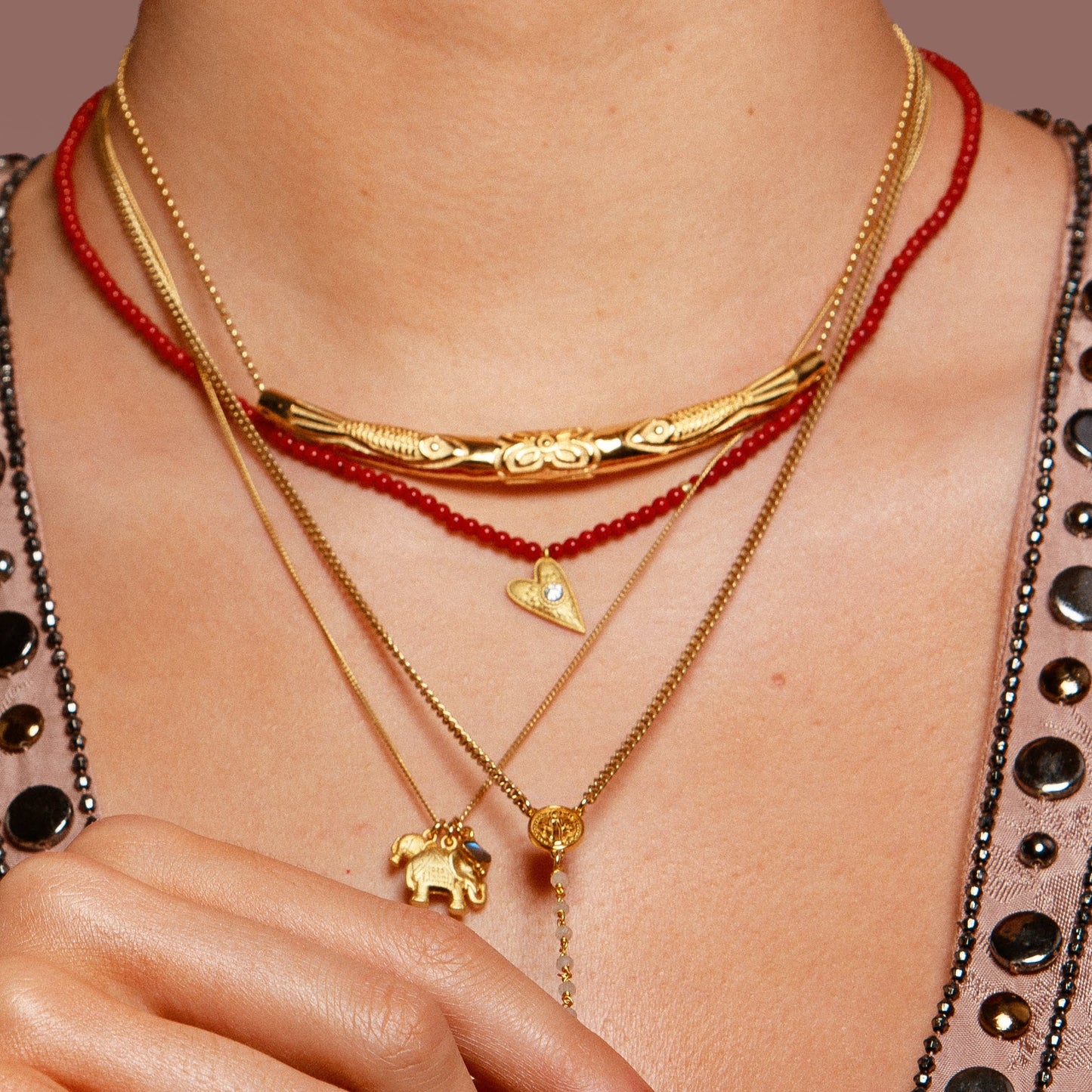 Nachhaltiger Korallen Choker „Open Hearts Shine“, Gold