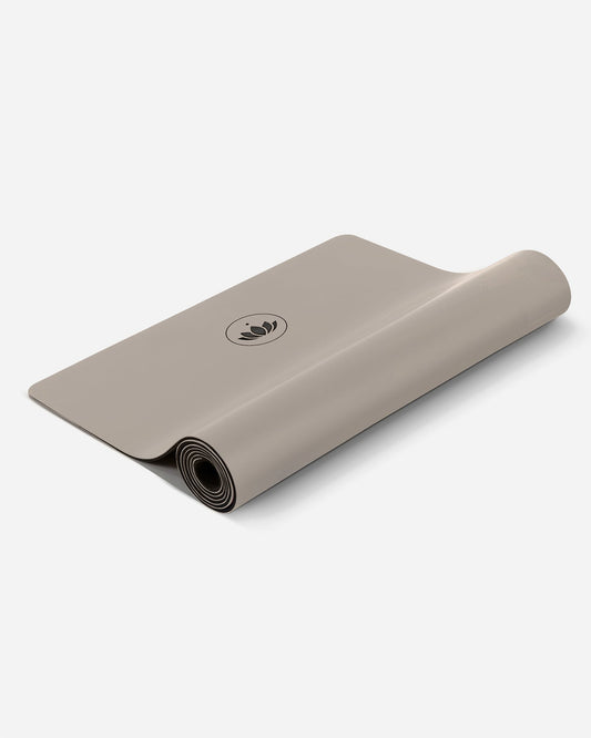 Light Taupe - Yogamatte PURE halb aufgerollt, Ansicht Oberfläche | Lotuscrafts